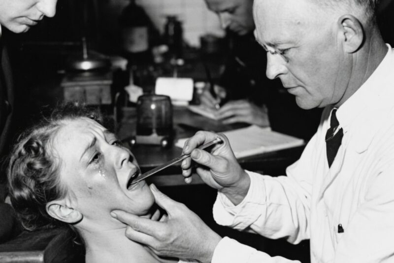 “Close your eyes”: what the female prisoners endured before the Nazi doctors…